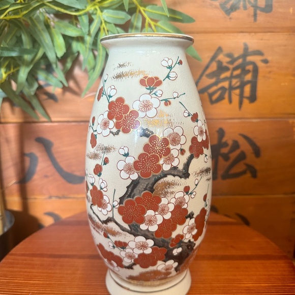 Matching Japanese Flower Vase Set - Picture 3 of 10